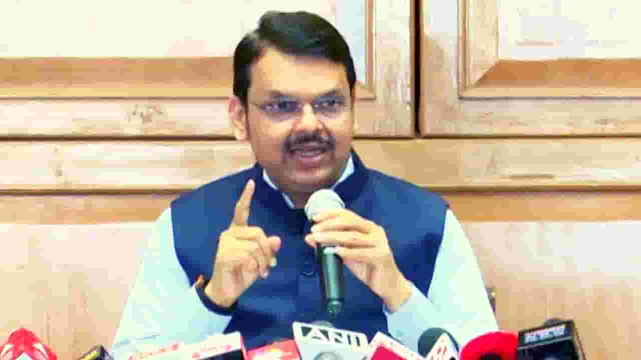 कंत्राटी कामगारांचं षडयंत्र नेमकं कुणाचं? देवेंद्र फडणवीस यांचा थेट आरोप अन् म्हणाले, त्यांना उघडं... कंत्राटी कामगारांचं षडयंत्र नेमकं कुणाचं? देवेंद्र फडणवीस यांचा थेट आरोप अन् म्हणाले, त्यांना उघडं...