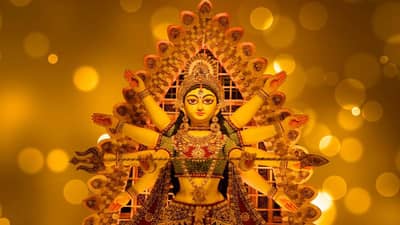 Navratri 2023 : दुर्गा मातेच्या हातात का असते त्रिशुळ? असे आहे शस्त्र आणि शास्त्राचे महत्त्व