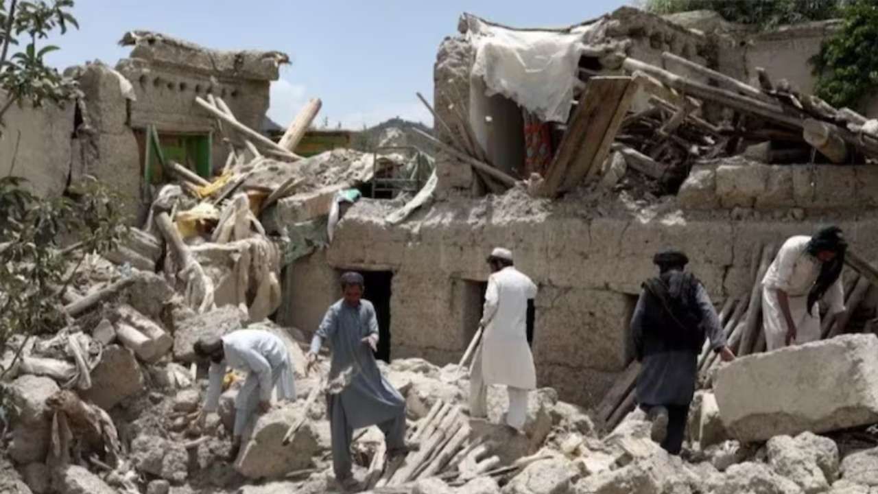 40 किलोमीटर अंतरातील गावांना या भूकंपाचा फटका बसला आहे. यात सहा गावं नष्ट झाली आहेत.  465 घरं मलब्याखाली दबली आहेत. तर 135 घरांचं मोठ्या प्रमाणावर नुकसान झालं आहे. 