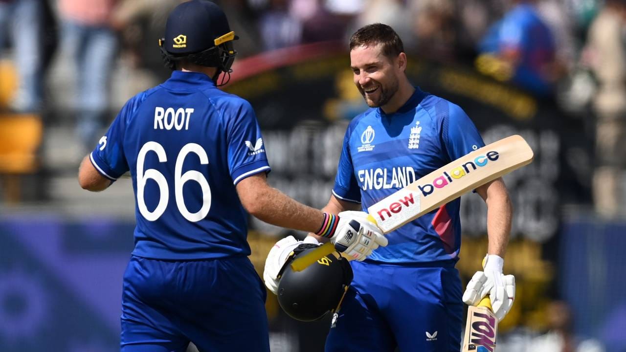 डेविड मलान याचं वनडे करिअरमधील हे सहावं शतक आहे. या सोबत वनडे फॉर्मेटमध्ये सर्वात वेगाने सहा शतक ठोकणारा फलंदाज ठरला आहे.