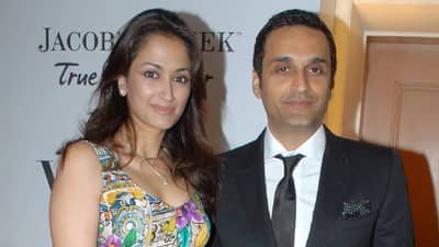 Gayatri Joshi | कोण आहे गायत्री जोशीचा अब्जाधीश पती? इटलीतल्या भीषण कार अपघातात सामील