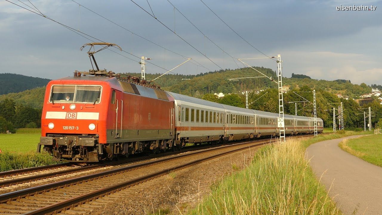 Pune Railway | दिवाळीच्या सुट्यांमध्ये गावी जाण्यासाठी या विशेष रेल्वे, आरक्षण आताच करा...