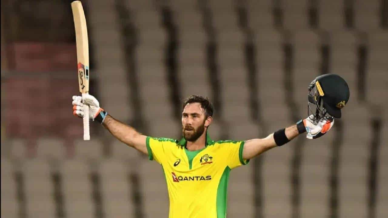 वनडे वर्ल्डकप स्पर्धेत ऑस्ट्रेलियाने 50 षटकात 8 गडी गमवून 399 धावा केल्या. नेदरलँडसमोर विजयासाठी 400 धावांचं आव्हान दिलं आहे. या सामन्यात डावखुऱ्या ग्लेन मॅक्सवेलने वेगवान शतक ठोकलं.