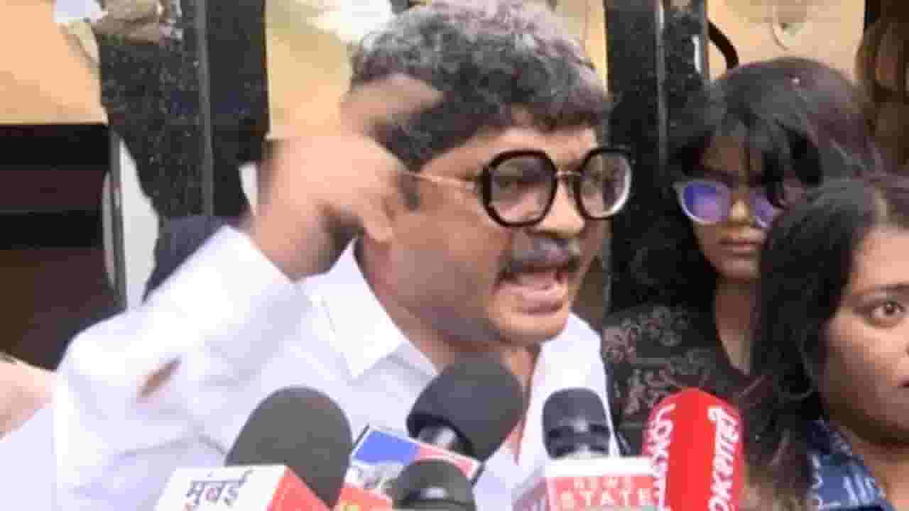 सदावर्ते यांना अटक करा अन् चितावणीखोर वक्तव्यामागील चाणक्याचा शोध घ्या, कुणाची आक्रमक मागणी? सदावर्ते यांना अटक करा अन् चितावणीखोर वक्तव्यामागील चाणक्याचा शोध घ्या, कुणाची आक्रमक मागणी?