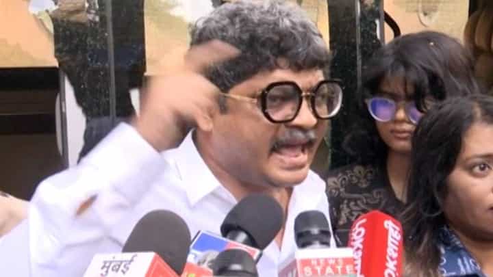 ताबडतोब रूक जाओ... मनोज जरांगे पाटील यांच्या पायी मोर्च्यावर गुणरत्न सदावर्ते काय म्हणाले? ताबडतोब रूक जाओ... मनोज जरांगे पाटील यांच्या पायी मोर्च्यावर गुणरत्न सदावर्ते काय म्हणाले?