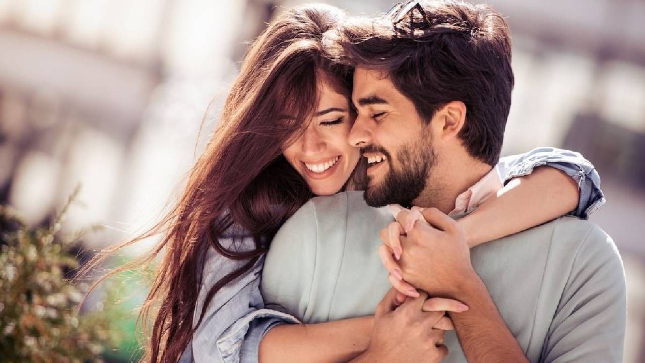 Relationship Tips : वैवाहिक जीवनात गोडवा आणते या पाच चांगल्या सवयी, जोडिदार करतो मनापासून प्रेम