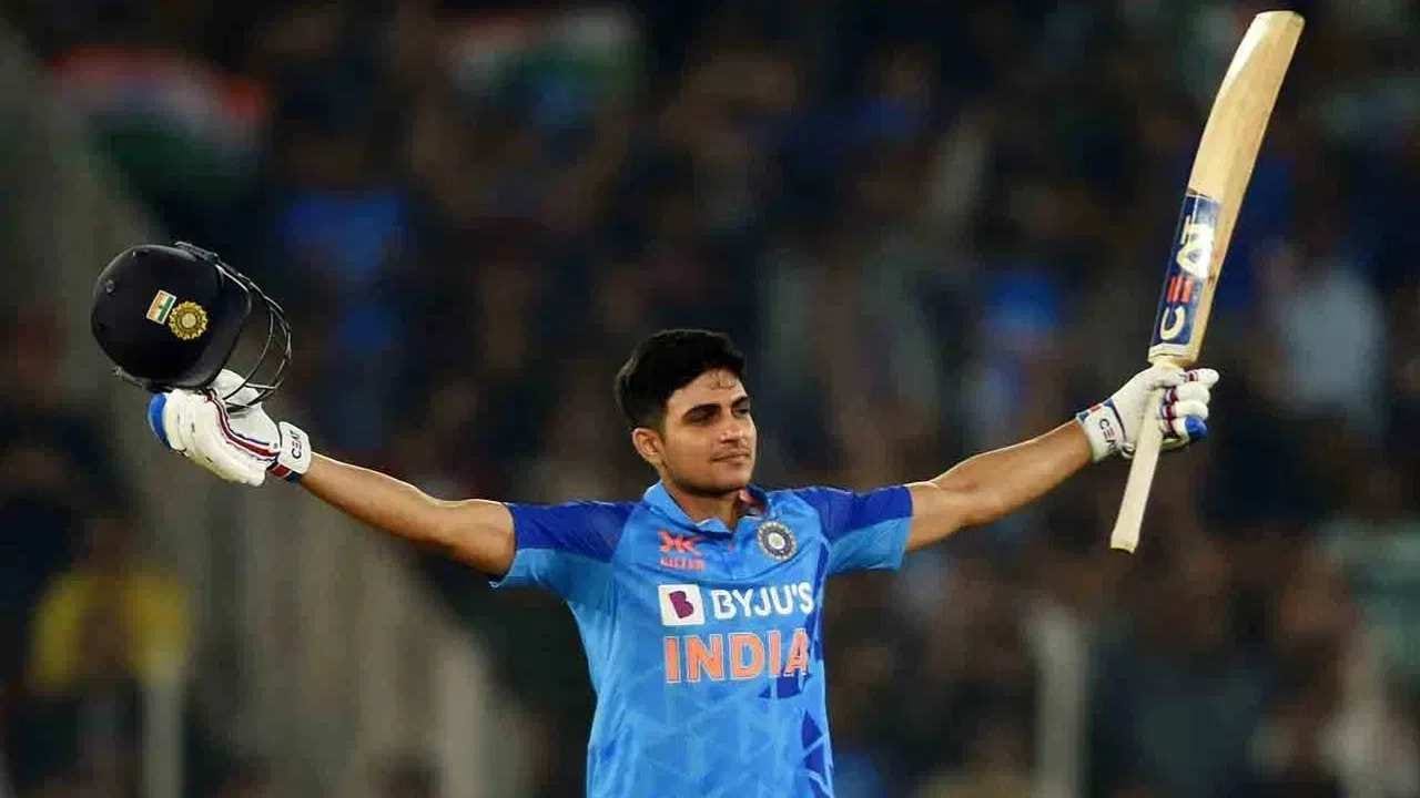 शुबमन गिल याने वयाच्या 23 वर्षे आणि 146 दिवस असताना शतक ठोकलं होतं. हा विक्रम आता जयस्वालने मोडीत काढला आहे. त्याने टी20 क्रिकेटमध्ये 21 व्या वर्षी नेपाळ विरुद्ध शतक झळकावलं आहे.