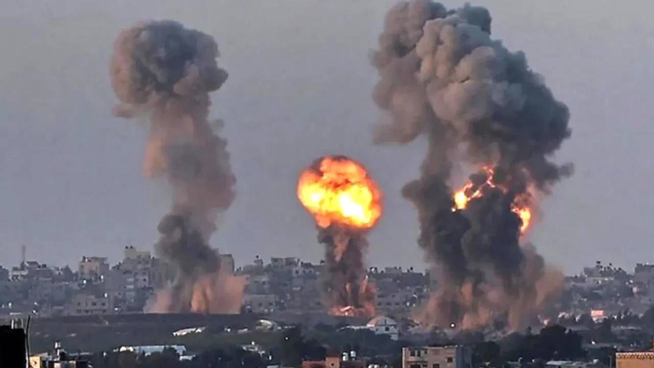 Israel-Hamas War | इस्रायलचा प्रकोप, गाजावर एकाचवेळी 100 फायटर जेट्समधून भीषण Air Strike Israel-Hamas War | इस्रायलचा प्रकोप, गाजावर एकाचवेळी 100 फायटर जेट्समधून भीषण Air Strike
