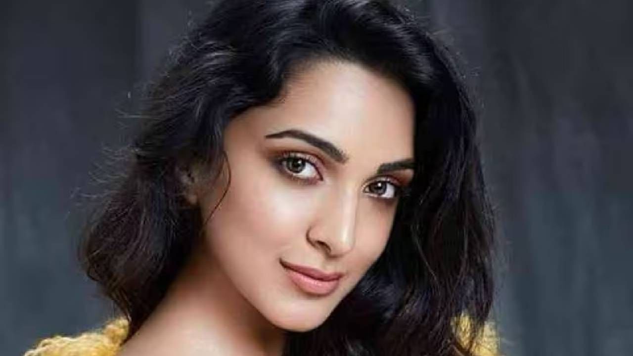 Kiara Advani | कियारा अडवाणी दिसली जबरदस्त लूकमध्ये, अभिनेत्रीचा ग्लॅमरस लूक