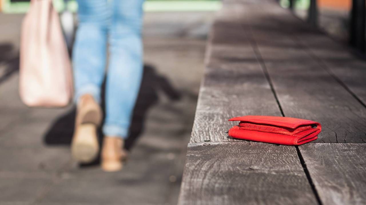 Astro Tips : महत्त्वाची वस्तू हरवली किंवा गहाळ झाली आहे? जोतिषशास्त्रातले हे उपाय अवश्य करा Astro Tips : महत्त्वाची वस्तू हरवली किंवा गहाळ झाली आहे? जोतिषशास्त्रातले हे उपाय अवश्य करा