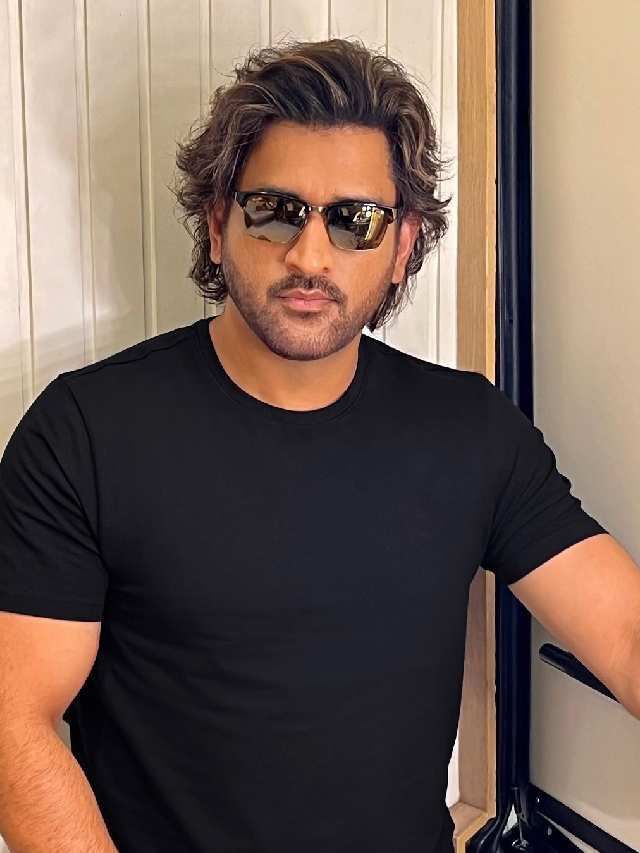 महेंद्रसिंह धोनीचा नवा लूक पाहून बॉलिवूड स्टारही फिदा महेंद्रसिंह धोनीचा नवा लूक पाहून बॉलिवूड स्टारही फिदा