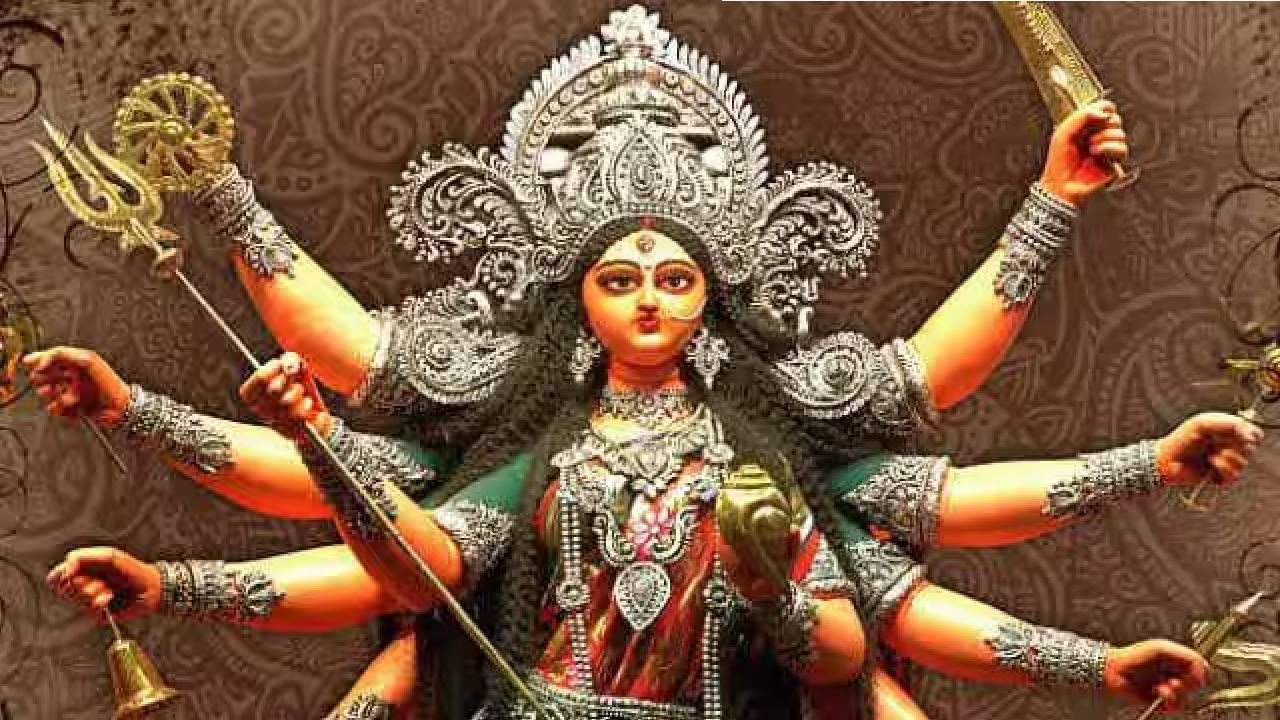 नवरात्रीत येणाऱ्या अष्टमीला महाअष्टमी का म्हणतात? असे आहे महत्त्व नवरात्रीत येणाऱ्या अष्टमीला महाअष्टमी का म्हणतात? असे आहे महत्त्व