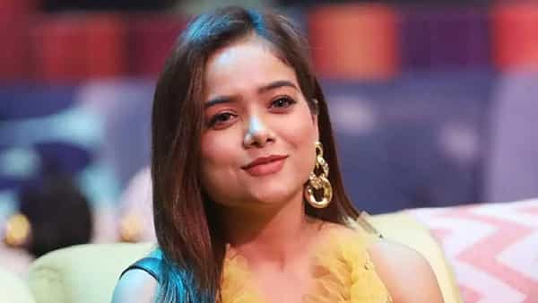 मनीषा राणी ही बिग बाॅस ओटीटी सीजन 2 मध्ये सहभागी झाली. मनीषा राणी ही कायमच चर्चेत असते. मनीषा राणी हिची सोशल मीडियावर जबरदस्त अशी फॅन फाॅलोइंग ही बघायला मिळते.