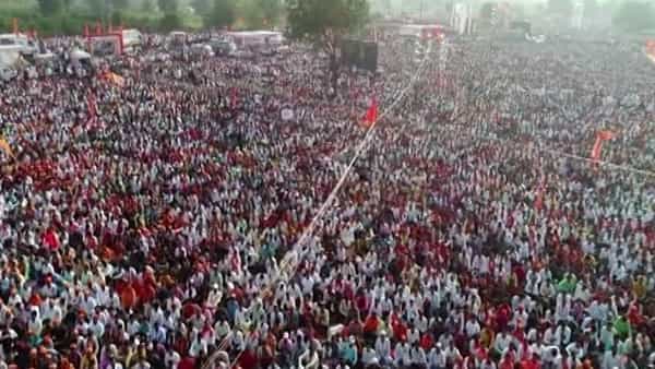 मनोज जरांगे पाटील यांनी जालन्यातील अंतरवली सराटी गावात भव्य सभा झाली. या सभेला महाराष्ट्रभरातून लोक आले होते. सभास्थळी प्रचंड गर्दी झाली होती.