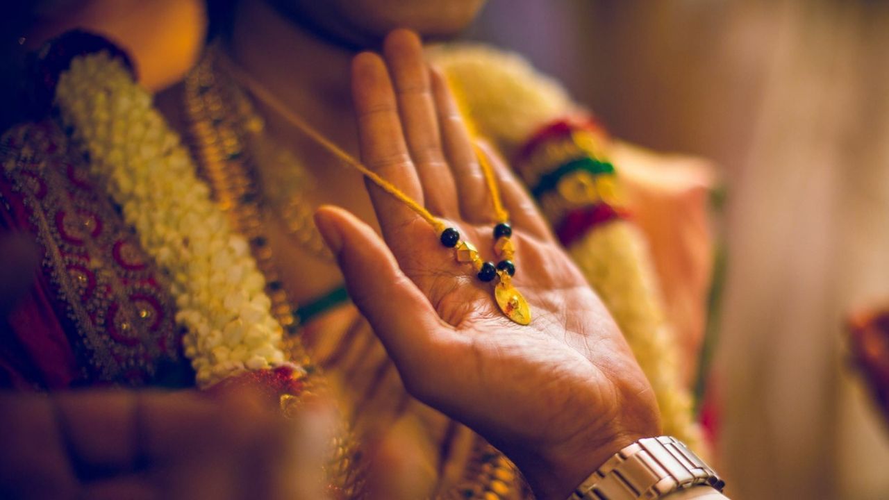 भारतामध्ये या ठिकाणी लग्नासाठी मुलं आणि मुली घरोघरी जावून मागतात भीक, जाणून घ्या!