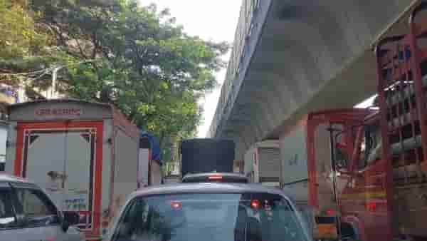 Traffic Jam : अचानक काय घडलं? दादर ते सायन दरम्यान तीन तासांपासून वाहतूक खोळंबा; 4 किलोमीटरपर्यंत...