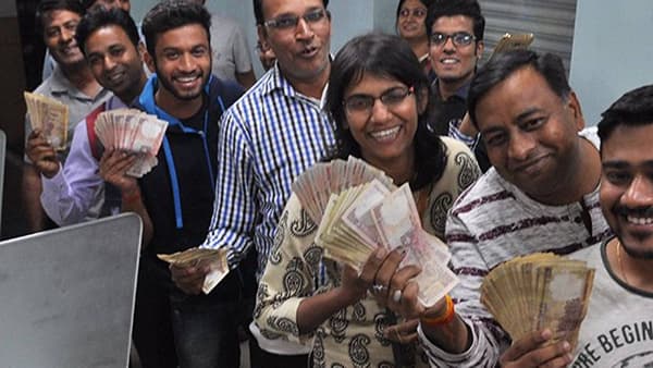 Multibagger Share : या शेअरने 1 लाखांचे केले 4.42 कोटी! गरिबीचे दिवस मागे हटले