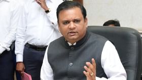 फटाके फुटायला अजून वेळ, आमदार अपात्रतेबाबत राहुल नार्वेकर काय म्हणाले? फटाके फुटायला अजून वेळ, आमदार अपात्रतेबाबत राहुल नार्वेकर काय म्हणाले?