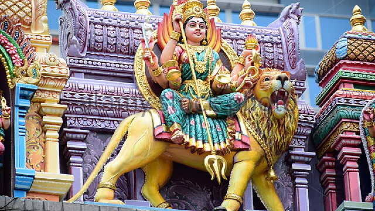 Navratri 2023 : अशाप्रकारे झाली होती नवरात्रीची सुरूवात, या दोन पौराणिक कथा आहेत प्रचलित