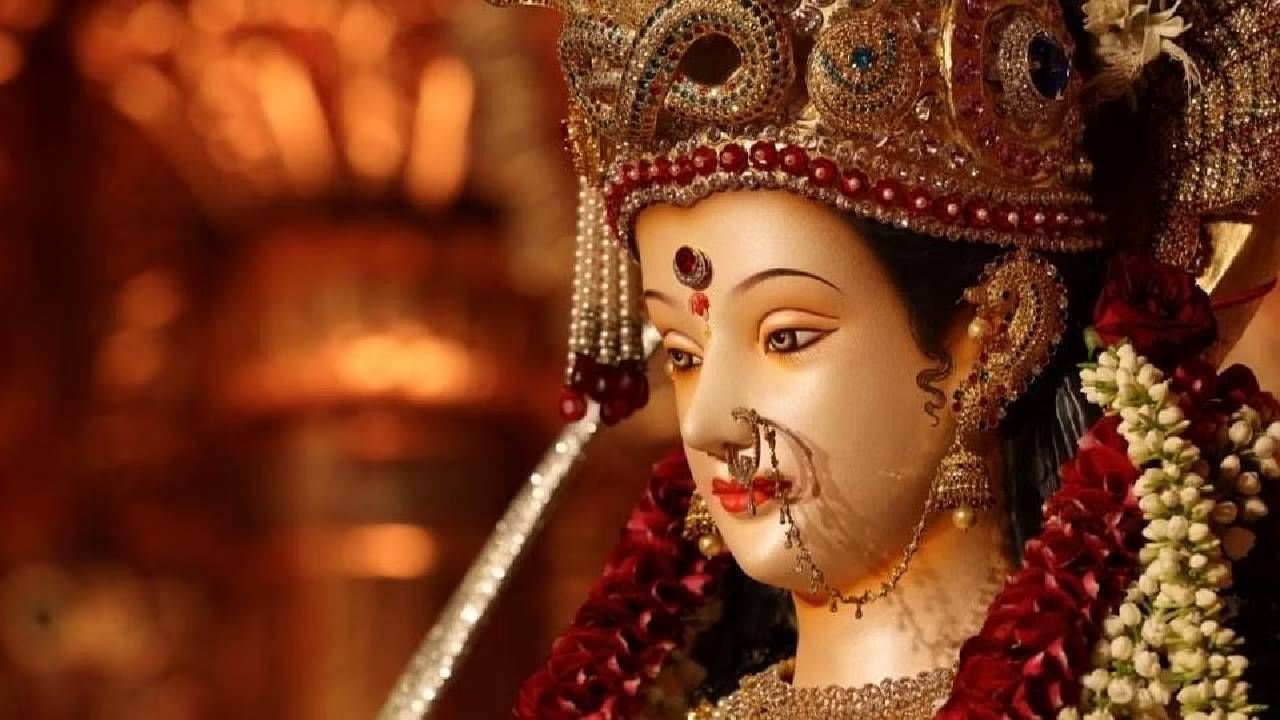 Shardiya Navratri 2023 : नवरात्रीआधी या वस्तू करा घराबाहेर, देवी होईल प्रसन्न
