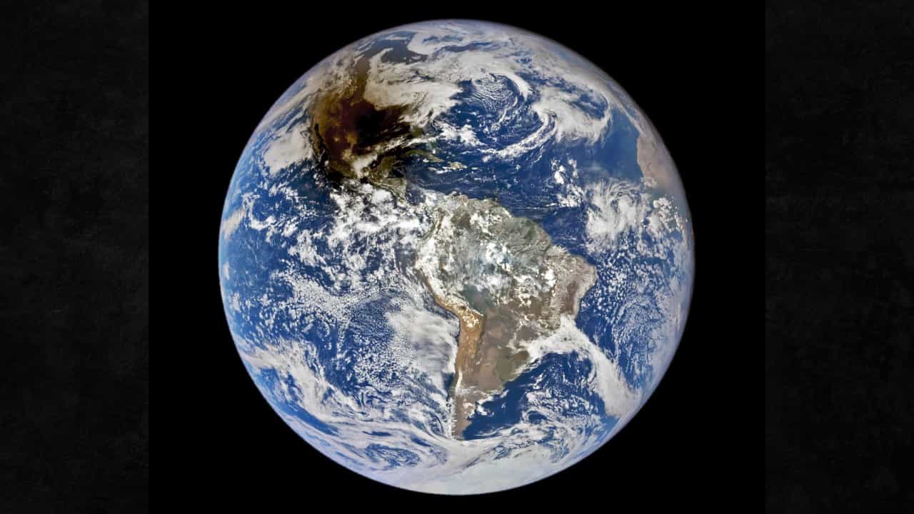 पृथ्वीच्या एका भागात कसा पसरला अंधार, अंतराळ स्थानकातून NASA ने घेतलेल्या या फोटोचे रहस्य काय ?