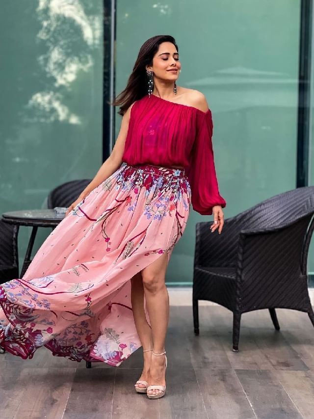 हवा में उड़ता जाये, बोल्डनेस क्वीनचा नया अंदाज, पाहा फोटो हवा में उड़ता जाये, बोल्डनेस क्वीनचा नया अंदाज, पाहा फोटो