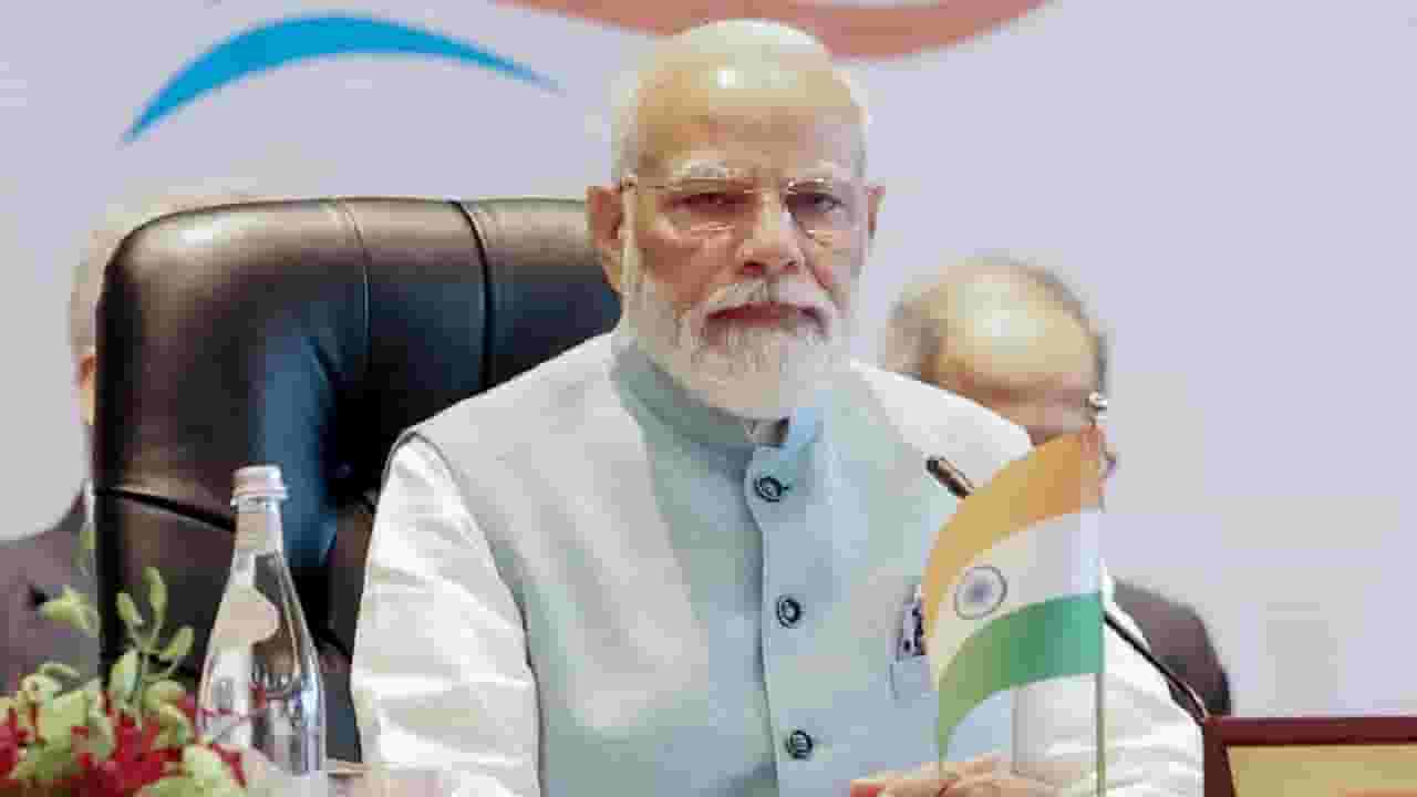 Saamana : मराठा आरक्षणाच्या प्रश्नाची चावी मोदी यांच्या खिशात पण..., जरांगे पाटील यांच्या उपोषणावर सामनातून काय निशाणा? Saamana : मराठा आरक्षणाच्या प्रश्नाची चावी मोदी यांच्या खिशात पण..., जरांगे पाटील यांच्या उपोषणावर सामनातून काय निशाणा?