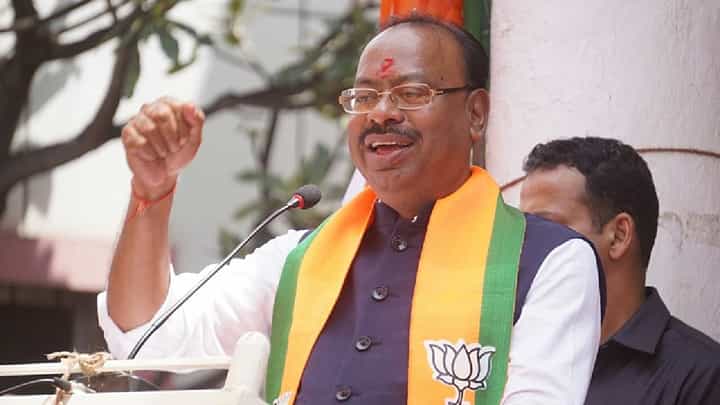कॅसिनो प्रकरणानंतर चंद्रशेखर बावनकुळे पहिल्यांदाच मीडियासमोर; म्हणाले, फोटोवरून कुणाची इमेज... कॅसिनो प्रकरणानंतर चंद्रशेखर बावनकुळे पहिल्यांदाच मीडियासमोर; म्हणाले, फोटोवरून कुणाची इमेज...