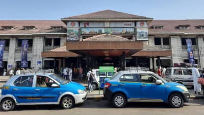 Pune News | पुणे रेल्वे स्थानकावर फुकटे प्रवासी वाढले, किती दंड वसूल, प्रदीप कुरुलकर प्रकरणात अपडेट