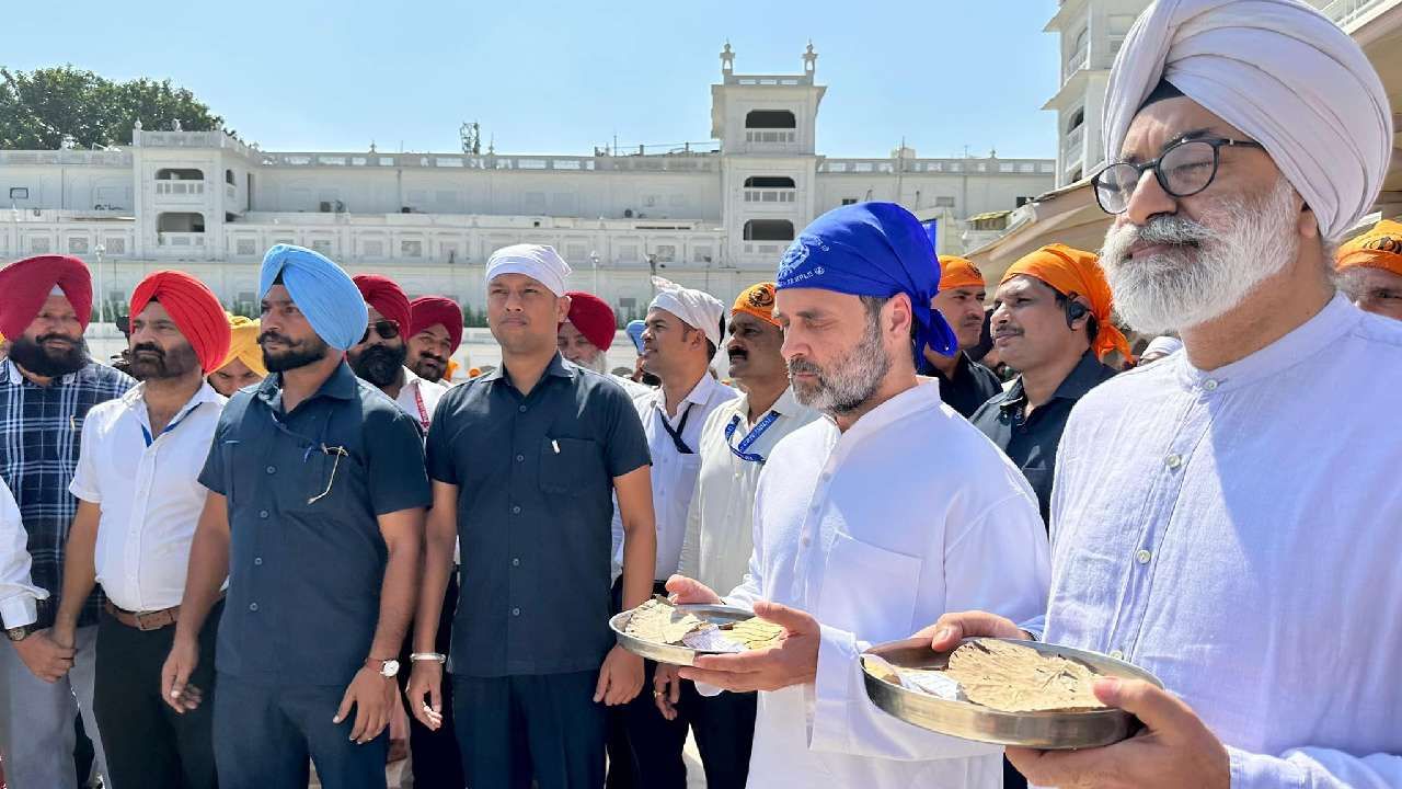 राहुल गांधी यांनी नुकतंच अमृतसरमधील सुवर्ण मंदिराला भेट दिली. इथे त्यांनी लोकांशी संवाद साधला. त्याचे फोटो त्यांनी शेअर केलेत. 