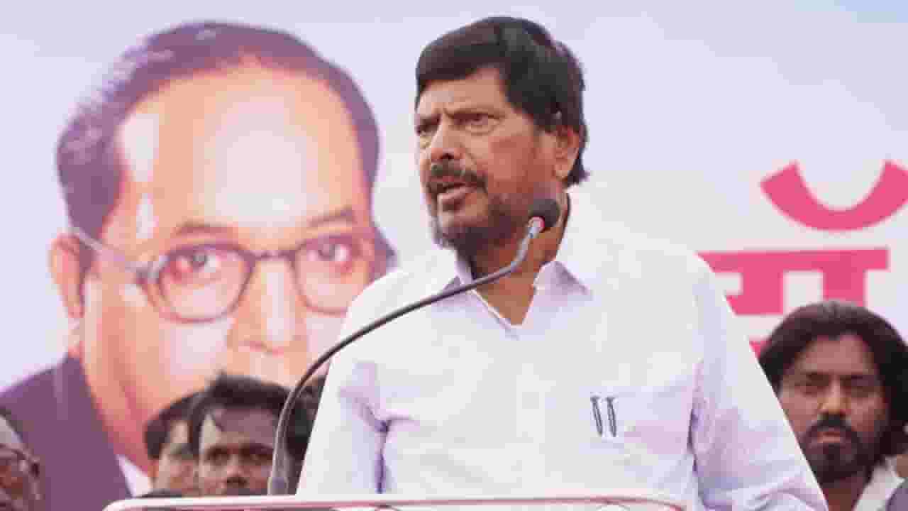Ramdas Athawale : मीरा बोरवणकरांच्या अजितदादांवरील आरोपांवर रामदास आठवले यांचं मिश्कील भाष्य