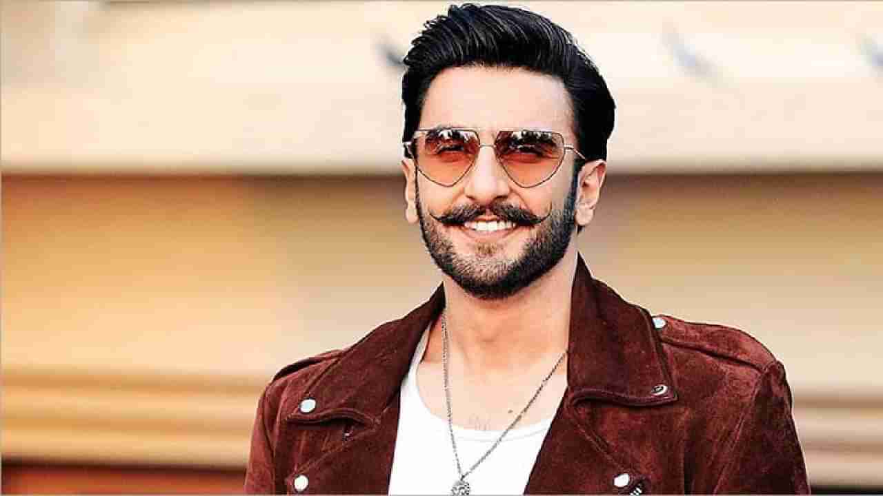 Ranveer Singh | या क्रिकेटरला किस घेताना दिसला रणवीर सिंह, अभिनेत्याने थेट म्हटले की...