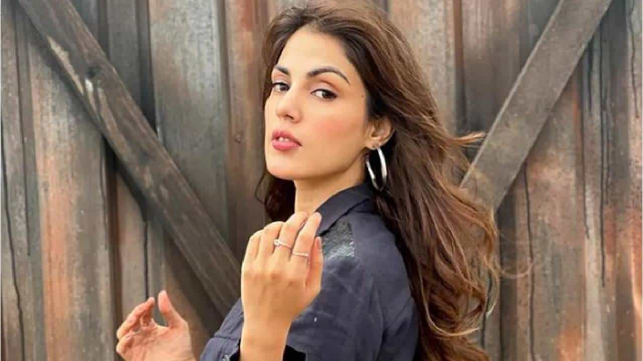 अखेर रिया चक्रवर्ती हिने सांगितला तुरुंगात राहण्याचा तो अनुभव, अभिनेत्रीचा मोठा खुलासा