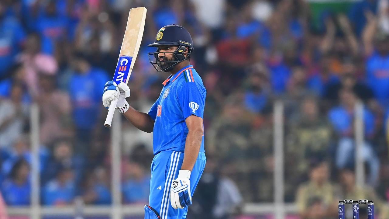 रोहित शर्मा आंतरराष्ट्रीय क्रिकेटमध्ये 18 हजार धावा पूर्ण करणाच्या वेशीवर आहे. इंग्लंड विरुद्ध 47 धावा करताच हा मान मिळणार आहे. (Photo- BCCI Twitter) 