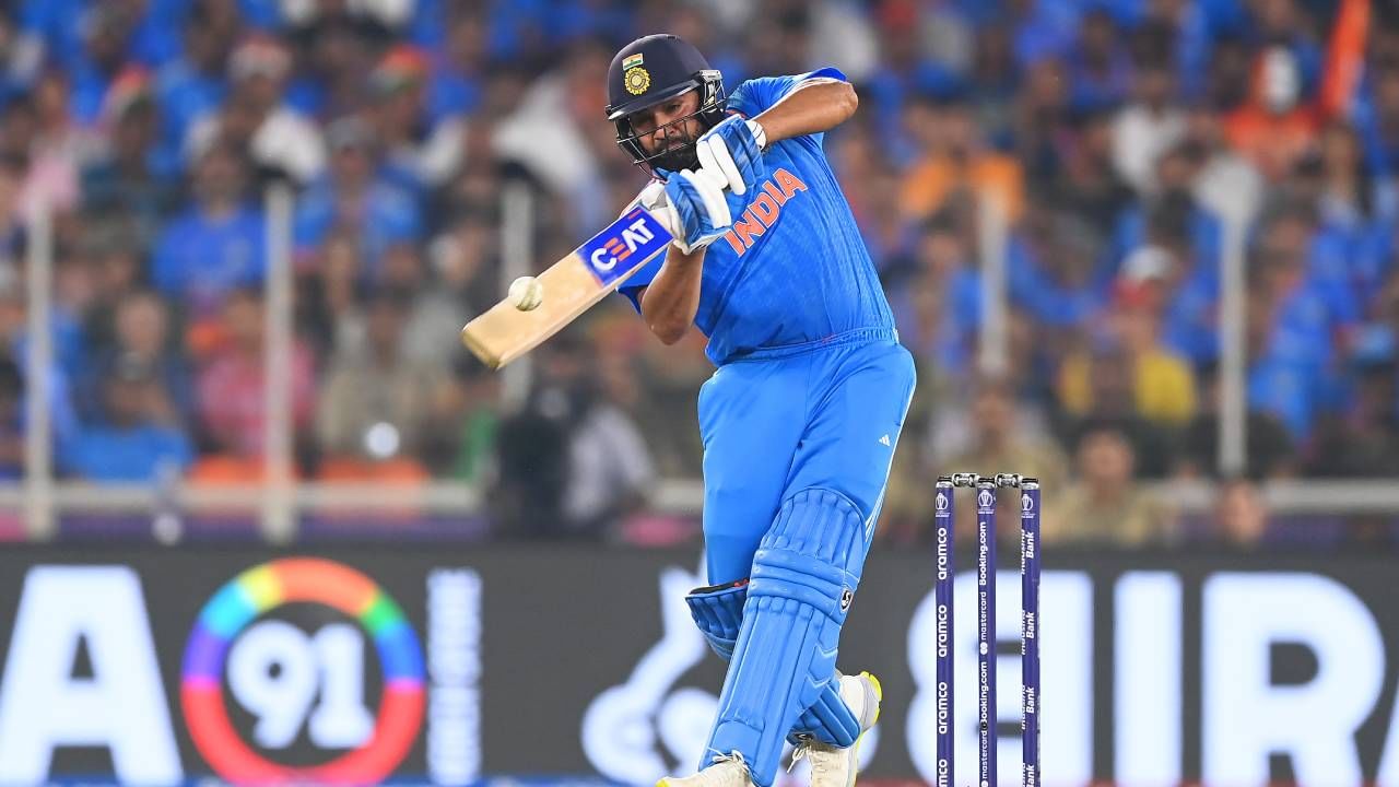 रोहित शर्मा याने तिन्ही प्रकारात आतापर्यंत 456 सामन्यातील 476 डावात 17,953 धावा केल्या आहेत. यात 45 शतकं आणि 98 अर्धशतकांचा समावेश आहे. यात 264 हा सर्वोत्तम स्कोअर आहे. (Photo- BCCI Twitter) 