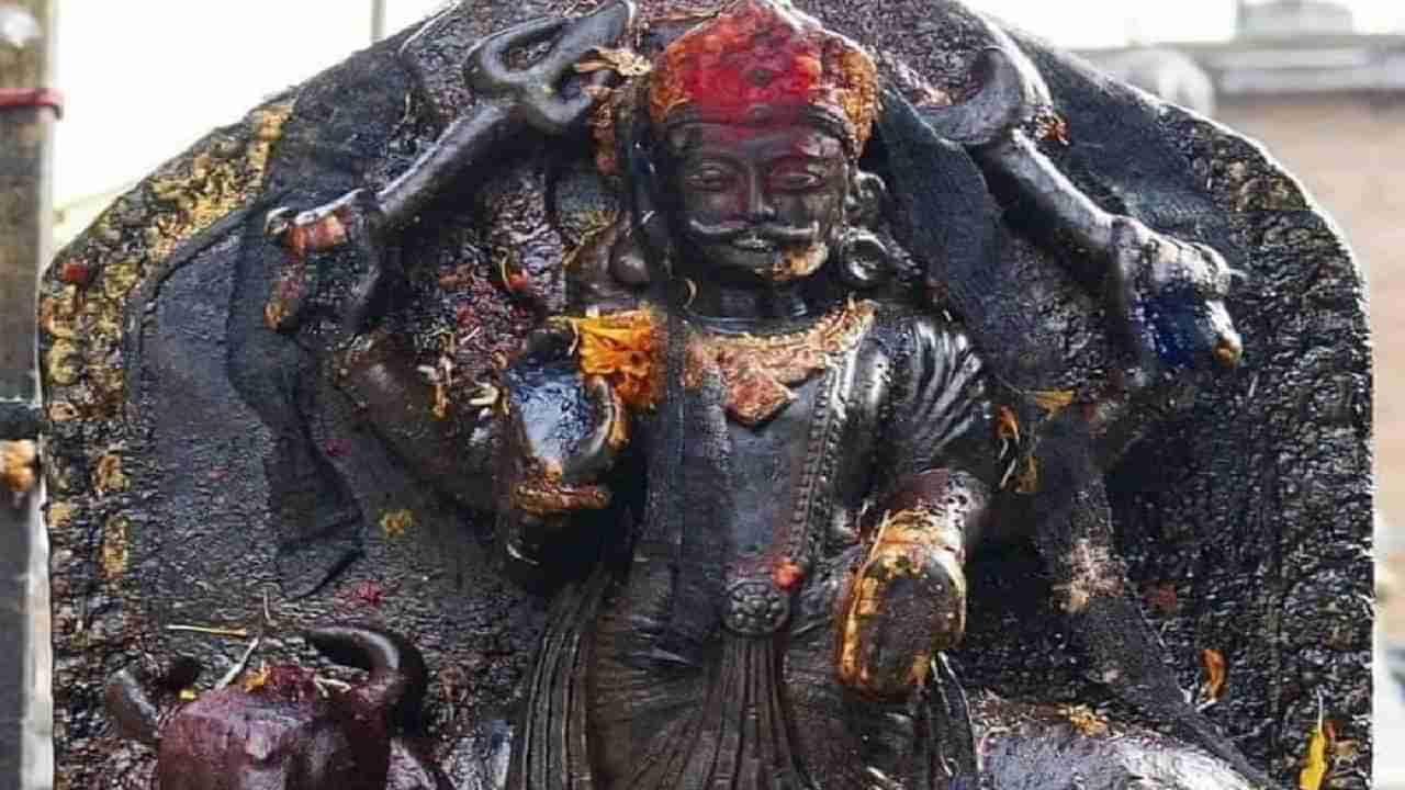 Shani Amavasya 2023 : शनिश्चरी अमावस्येला होणार शनिदेवाची कृपावृष्टी, कर्माला भाग्याची साथ मिळण्यासाठी या गोष्टी करा