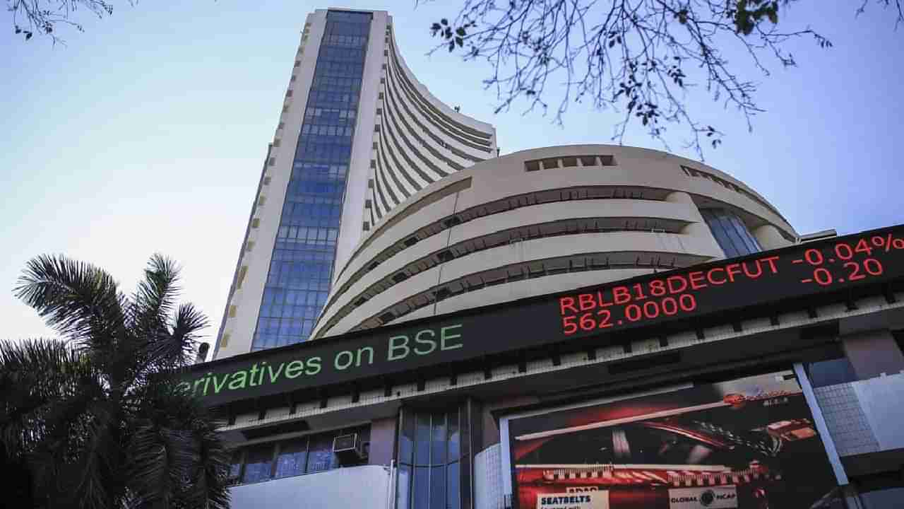 Sensex Update : शेअर बाजार उघडताच मोठी घरसण, बाजार इतक्या अंकानी पडला