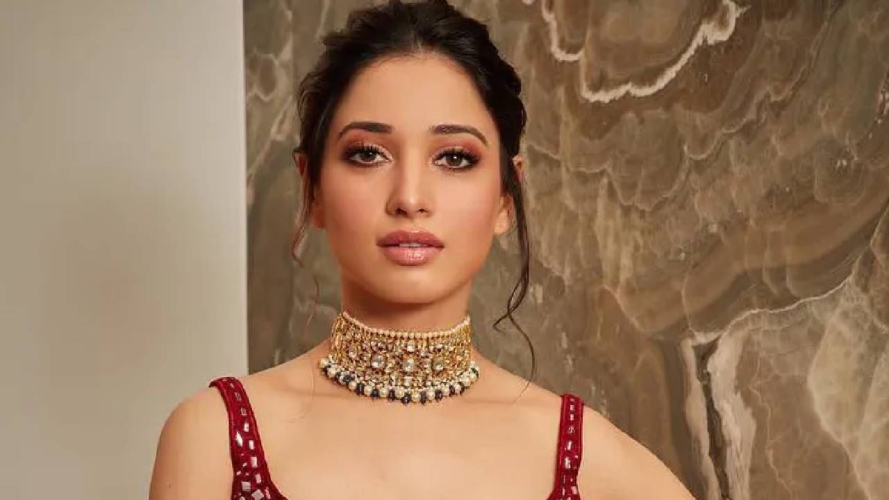 मुळात म्हणजे आता मला अजिबातच ट्रोल झाल्यानंतर काहीच परिणाम होत नाही. कारण मला माहिती आहे हे सुरूच राहणार आहे. परंतू काही वर्षांपूर्वी मी खूप जास्त घाबरत होते. 