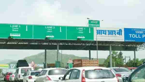 Pune Mumbai highway | पुणे-मुंबई महामार्गावर विना टोल सोडली वाहने, काय घडला प्रकार?