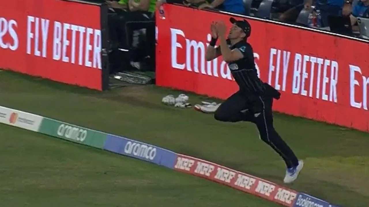 Video : ट्रेंट बोल्टचा बाउंड्रीवर चमत्कार! पकडला असा कॅच की नेदरलँडचा फलंदाजही आश्चर्यचकीत Video : ट्रेंट बोल्टचा बाउंड्रीवर चमत्कार! पकडला असा कॅच की नेदरलँडचा फलंदाजही आश्चर्यचकीत