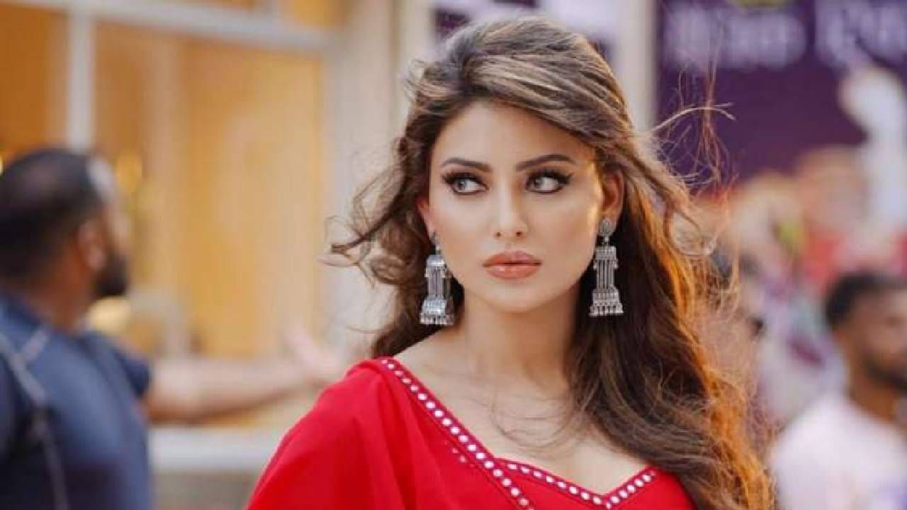 Urvashi Rautela : उर्वशीचा सोन्याचा आयफोन चोरणाऱ्या व्यक्तीकडून ई-मेल; 'iPhone परत करेन पण..'