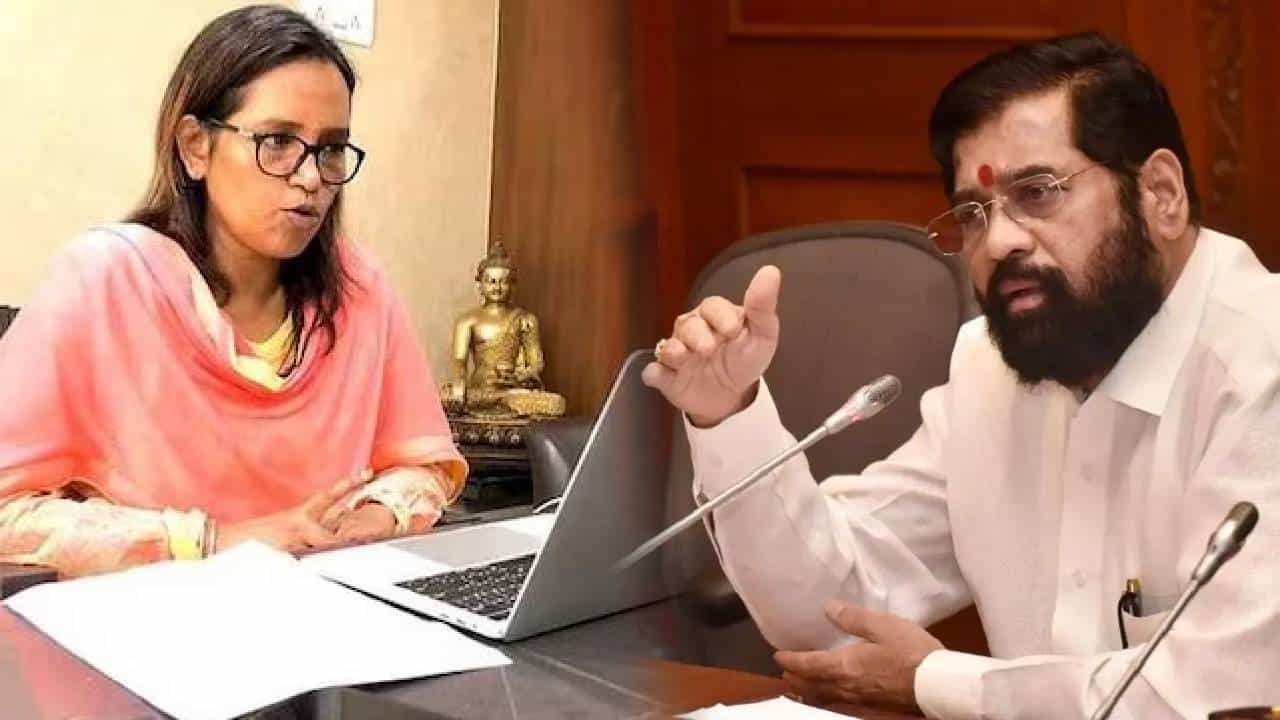 Varsha Gaikwad : रावण दहन आदल्या दिवशी करा, राज्य सरकारचं फर्मान; वर्षा गायकवाड यांचं मुख्यमंत्री शिंदे यांना पत्र Varsha Gaikwad : रावण दहन आदल्या दिवशी करा, राज्य सरकारचं फर्मान; वर्षा गायकवाड यांचं मुख्यमंत्री शिंदे यांना पत्र