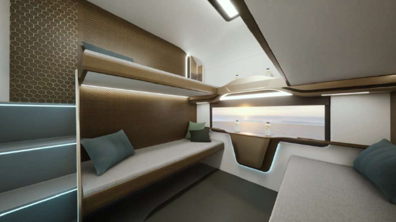 आधुनिक सोईसुविधांनी सुसज्ज ही स्लिपर वंदे भारत एक्सप्रेस 2024 पासून लोकांच्या सेवेत दाखल होणार आहे, अशी माहिती अश्विनी वैष्णव यांनी दिली आहे. 