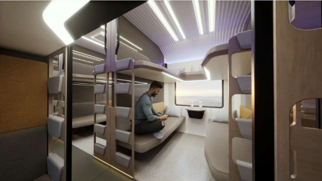 स्लिपर वंदे भारतविषयी केंद्रीय रेल्वेमंत्री अश्विनी वैष्णव यांनी ट्विट करत या संदर्भात माहिती दिली आहे. ही स्लिपर ट्रेन कशी असणार आहे? याचे फोटो त्यांनी ट्विटरवर शेअर केले आहेत. 