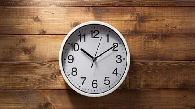 Vastu Tips : घराच्या या दिशेला चुकूनही लावू नये घड्याळ, करावा लागतो वास्तूदोषाचा सामना
