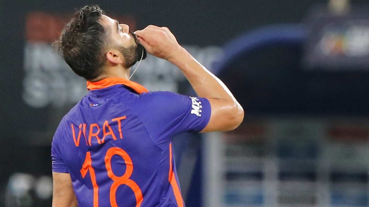 विराट कोहलीने 2011 वनडे वर्ल्डकप स्पर्धेत फक्त 9 धावा केल्या होत्या. हा सामना पाकिस्तान विरुद्ध झाला होता. भारताने या सामन्यात 29 धावांनी विजय मिळवला होता. यचा सामन्यात सचिन तेंडुलकरने 85 धावांची खेळी केली होती.