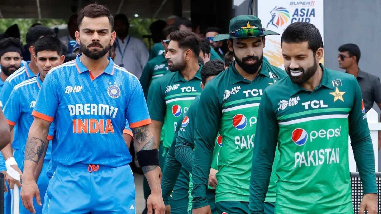 भारत आणि पाकिस्तान यांच्यात एकूण 7 सामने खेळले गेले आहेत. सातही सामन्यात भारताने विजय मिळवला आहे. यावेळीही भारताकडून अशाच अपेक्षा आहे. भारत विरुद्ध पाकिस्तान यांच्यात 14 ऑक्टोबरला सामना होणार आहे. 