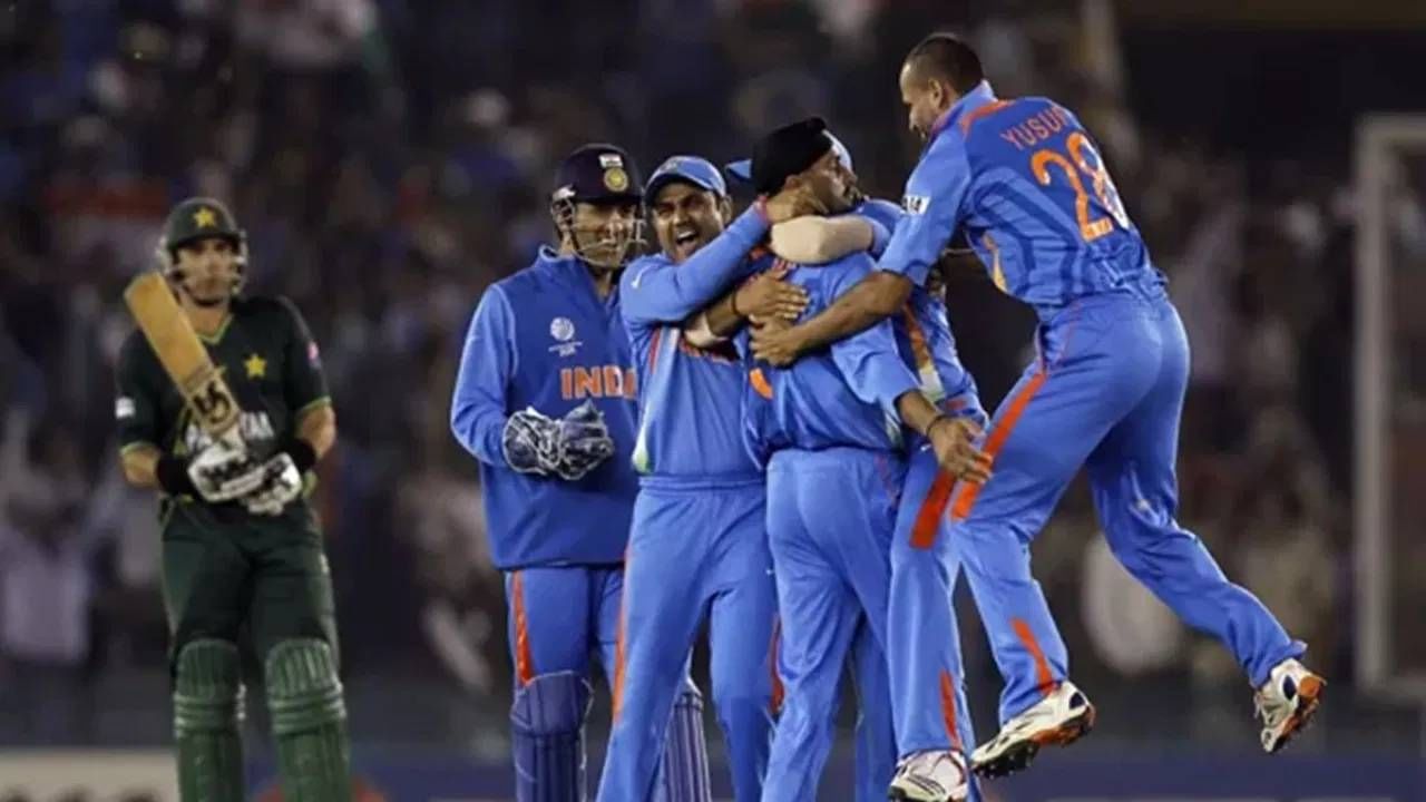 2011 World Cup: मोहाली येथे झालेल्या या सामन्यात भारताने पाकिस्तानचा 29 धावांनी पराभव केला. या सामन्यात सचिनने धमाकेदार 85 धावा केल्या. तर सुरेश रैनाने नाबाद 36 धावा केल्या.