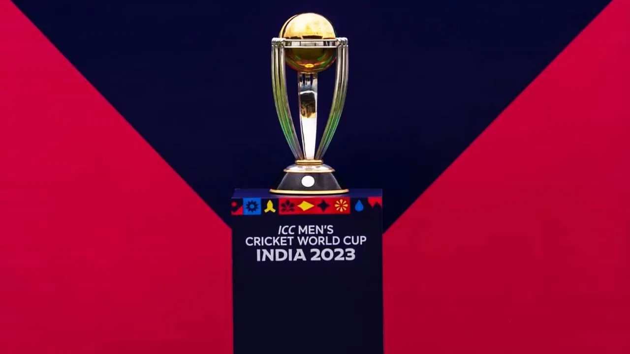 पाकिस्तान आणि ऑस्ट्रेलिया या संघाच्या नवीन जर्सीचं अनावरण झालं आहे. पण त्याबाबतची अधिकृत घोषणा आयसीसीने केलेली नाही. त्यामुळे भारतासह पाच संघांच्या नवीन जर्सीचं लवकरच अनावरण होईल. 