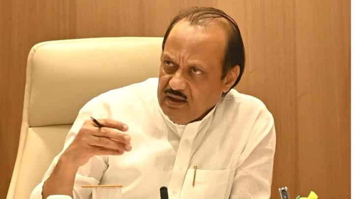 अजितदादांनंतर पुणे जिल्हा बँकेच्या संचालकपदी कोण? 'ही' दोन नावं चर्चेत, कोणाची लागणार वर्णी? अजितदादांनंतर पुणे जिल्हा बँकेच्या संचालकपदी कोण? 'ही' दोन नावं चर्चेत, कोणाची लागणार वर्णी?
